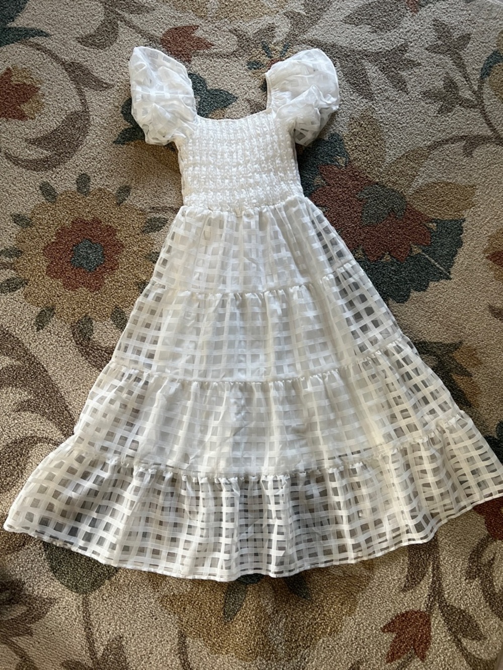 Women’s White Puff-Sleeve Tiered' Dress